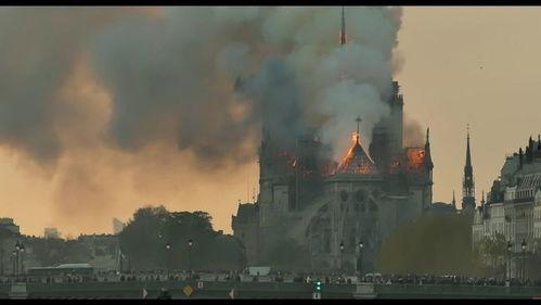 燃烧的巴黎圣母院,巴黎圣母院燃烧的悲壮瞬间